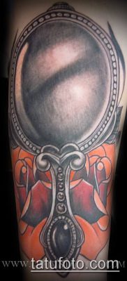 tetováló tükör # 585 - a minta exkluzív változata, amely sikeresen használható a tükrök átalakítására és felhelyezésére a lábára tetoválásként