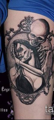 A tetováló tükör # 812 a kép hűvös változata, amely sikeresen használható a lélek tükrének megváltoztatására és tetoválásként történő alkalmazására