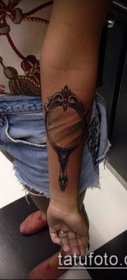 A # 485 tetováló tükör a minta érdekes változata, amely könnyen használható felülvizsgálathoz és tetoválásként rózsás tükör felhelyezéséhez