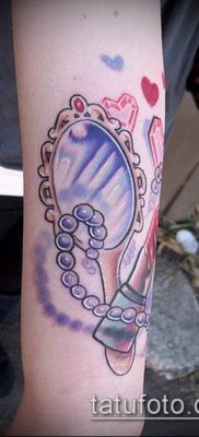 7. számú tetováló tükör - a minta exkluzív változata, amely sikeresen használható feldolgozásra és tetováló tükörként történő alkalmazásra a hátlapon