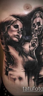 A tetováló tükör # 354 a minta klassz változata, amely sikeresen használható a rózsás tükör átalakítására és felhelyezésére tetoválásként