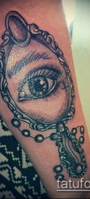 A 118 -as számú tükör tetoválás a minta érdekes változata, amely könnyen használható a feldolgozáshoz és a tükör comb tetoválásához