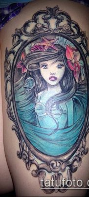 A # 717 tetováló tükör a minta érdekes változata, amely sikeresen használható a combtükör átalakítására és felhelyezésére tetoválásként