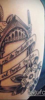 A tetováló tükör # 297 a rajz méltó változata, amely sikeresen használható a homokóra tükrös tetoválásként történő feldolgozására és alkalmazására