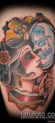 A # 553 tetováló tükör a minta érdekes változata, amely sikeresen használható egy régi iskolatükör átalakítására és tetoválásként történő alkalmazására