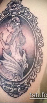 A tetováló tükör # 212 a minta hűvös változata, amely sikeresen használható a régi iskola tetováló tükreként történő megváltoztatásra és alkalmazásra