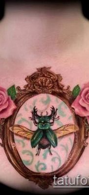 A tetováló tükör # 237 a minta klassz változata, amely sikeresen használható a tükör átalakítására és felhelyezésére a lábára tetoválásként