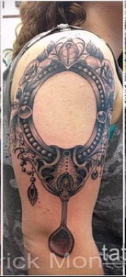 95 -ös tetováló tükör - a minta egyedi változata, amely sikeresen használható változtatásra és tetováló tükörként történő alkalmazásra