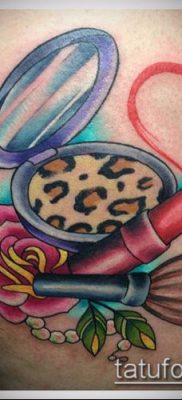 A # 988 tetováló tükör a minta érdekes változata, amely könnyen használható felülvizsgálathoz és tetoválásként rózsás tükör felhelyezéséhez