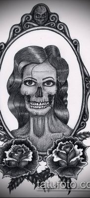 A tetováló tükör # 236 a minta klassz változata, amely sikeresen használható a tükrök átalakítására és felhelyezésére a hátán tetoválásként