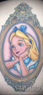 325 -ös számú tetováló tükör - a minta hűvös változata, amely sikeresen használható a hátsó tükör megváltoztatására és tetoválásként való alkalmazására