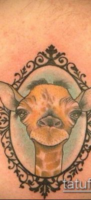 A tetováló tükör # 951 a minta érdekes változata, amely jól használható homokóra átalakítására és tükrös tetoválásként történő alkalmazására