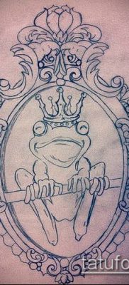 A tetováló tükör # 214 a minta érdekes változata, amely könnyen használható változtatásra és tetováló tükörként való alkalmazására a karon