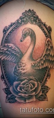 tetováló tükör # 601 - a minta érdekes változata, amely könnyen használható a lábakon való tetoválás tükrének feldolgozásához és alkalmazásához