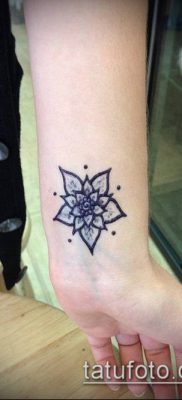 татуировка жасмин № 544 - уникална версия на модела, която може лесно да се използва за преразглеждане и прилагане като татуировка на цвете на жасмин