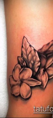 татуировка жасмин # 788 е готина версия на модела, която може да се използва добре за трансформиране и прилагане като жасминова татуировка на китката