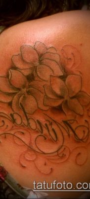 татуировка жасмин # 440 - изключителна версия на модела, който може успешно да се използва за трансформиране и прилагане като жасминова татуировка на китката