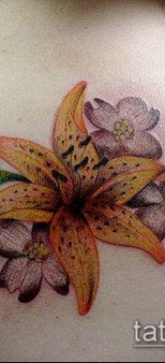 татуировка жасмин # 8 е готина версия на модела, която може да се използва добре за обработка и нанасяне като жасминова татуировка на гърба