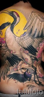 Пример за снимка на татуировка с кран - татуировка на целия гръб на момиче - цветна работа