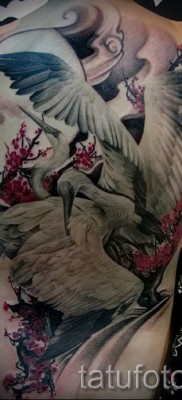 Пример за снимка на татуировка с кран - голяма татуировка на гърба