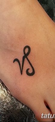 fotó tetoválásjel a Bak állatövről 2017.10.21 -től №011 - a Bak állatöv tetováló jele