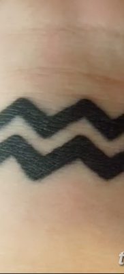 fotó tetováló jel a Vízöntő horoszkópból 2017.10.21 -től №016 - a Vízöntő állatöv tetováló jele