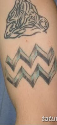 fotó tetováló jel a Vízöntő horoszkópból 2017.10.21 -től №017 - a Vízöntő állatöv tetováló jele