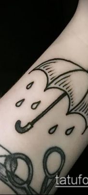 fotó egy esernyő tetoválásról (jelentése) - példa egy érdekes tetoválási rajzra - 073