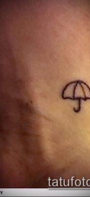 fotó egy esernyő tetoválásról (jelentése) - példa egy érdekes tetoválási rajzra - 038