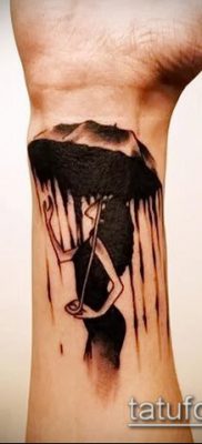 fotó egy esernyő tetoválásról (jelentése) - példa egy érdekes tetoválási rajzra - 010