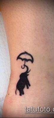 fotó egy esernyő tetoválásról (jelentése) - példa egy érdekes tetoválási rajzra - 003