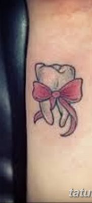 fotó egy fogtetoválásról, kelte: 2017.09.13. №028 - tetovált fog -