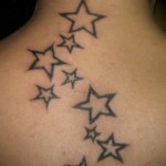 csillagnyom tetoválás a tarkón