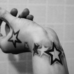 csillag tetoválás a csuklón