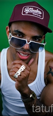 Fotó a csillag tetoválásról a kulcscsonton - példa 17122015 44. számból