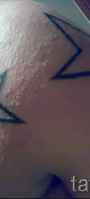 Fotó a csillag tetoválásról a kulcscsonton - példa 17122015 40. számból