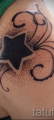 Fotó a csillag tetoválásról a kulcscsonton - példa 17122015 17. szám