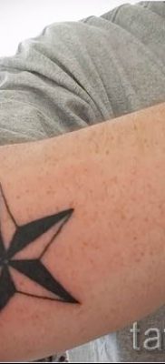 Fotó a csillag tetoválásról a könyökön a tetoválás tervezéséről szóló cikkhez - tatufoto.ru - 28