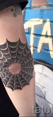 foto-tatu-zvezdy-na-loktyax-dlya-stati-pro-znachenie-risunka-tatuirovki-014-tatufoto-ru