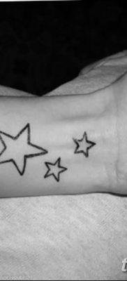 fotó a csillag tetoválásról a karon, 2017.12.21. №010 - tetovált csillagok a kezén -