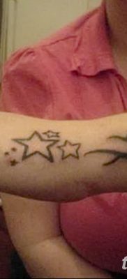 fotó a csillag tetoválásról a karon, 2017.12.21. №050 - tetovált csillagok a kezén -