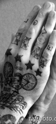 fotó egy csillag tetoválásról a karon, 2017.12.21., №060 - tetovált csillagok a kezén -