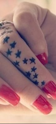 fotó a csillag tetoválásról a karon, 2017. december 21 -én, №066 - tetovált csillagok a kezén -