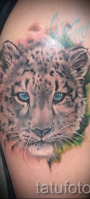 Fotó a leopárd tetoválásról - reális váll tetoválás