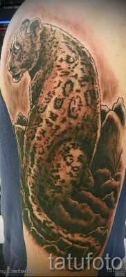 Fotó a leopárd tetoválásról - gyönyörű ujjú tetoválás