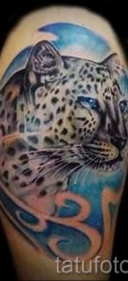 Fotó egy leopárd tetoválásról - egy lehetőség a férfi vállán