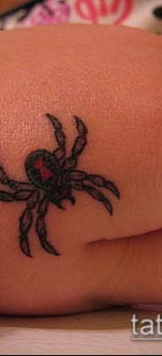 014. fotó tetovált fekete özvegyről (tetoválás)