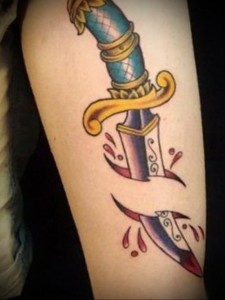 A tőr tetoválás jelentése 2