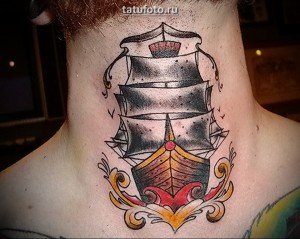 Férfi old school tetoválás a nyakán