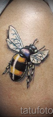 Fotó méh tetoválás - méh részeg nedű